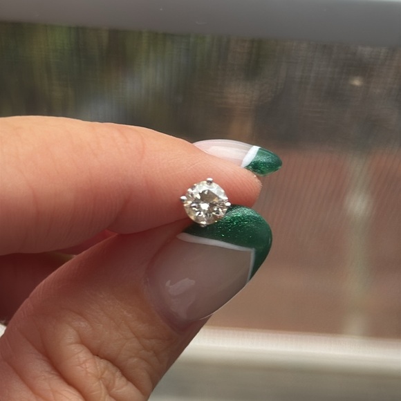 Beautiful pair of round, brilliant cut diamond earrings - Picture 3 of 5